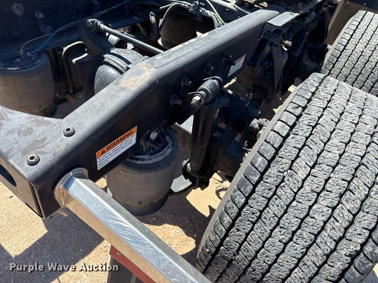 image for item EJ4575 2021 Freightliner Cascadia 126 semi truck