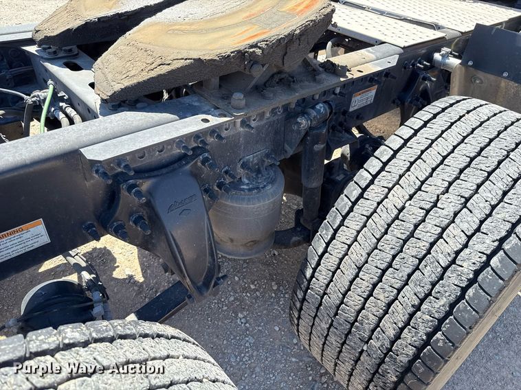 image for item EJ4575 2021 Freightliner Cascadia 126 semi truck