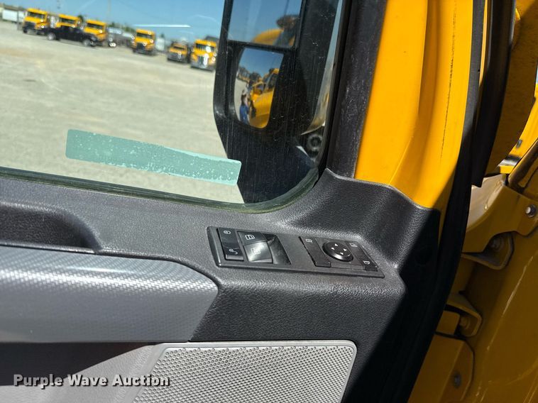 image for item EJ4575 2021 Freightliner Cascadia 126 semi truck