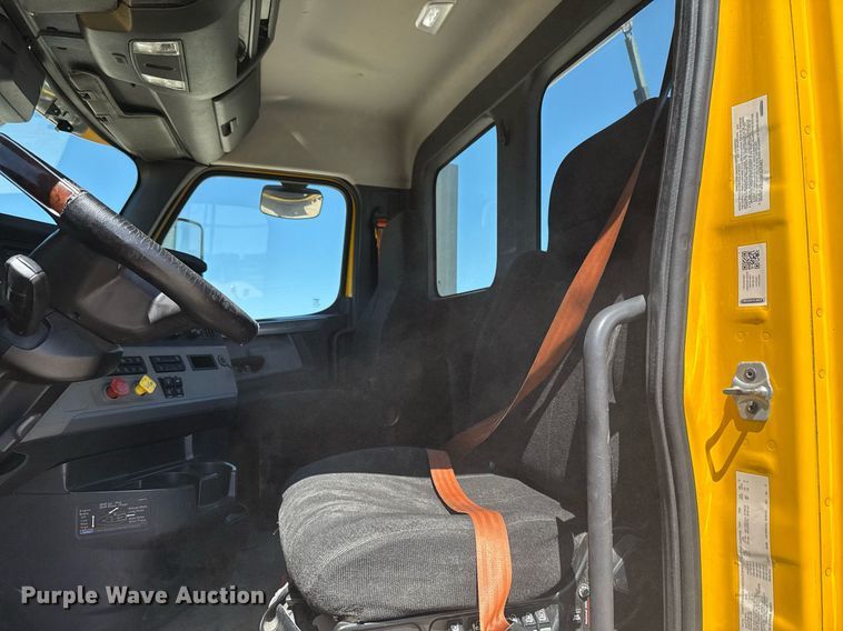 image for item EJ4575 2021 Freightliner Cascadia 126 semi truck