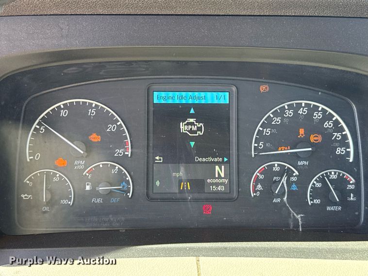 image for item EJ4575 2021 Freightliner Cascadia 126 semi truck