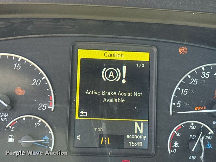 image for item EJ4575 2021 Freightliner Cascadia 126 semi truck