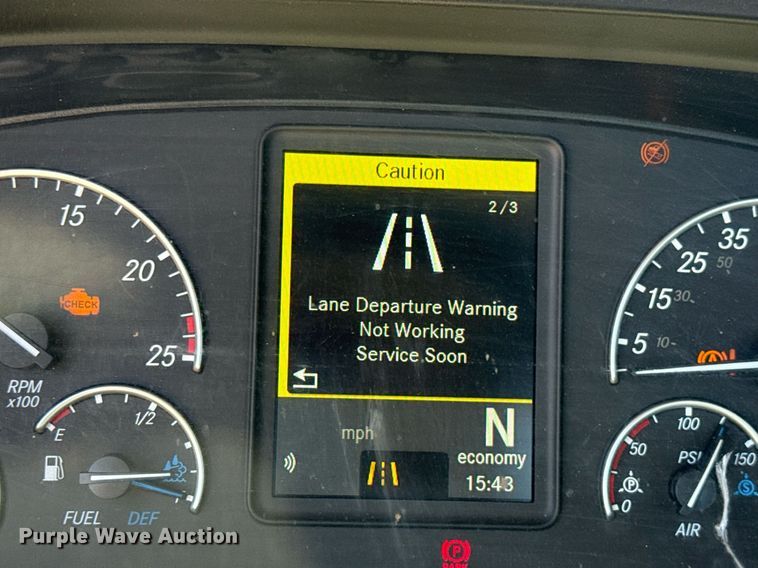 image for item EJ4575 2021 Freightliner Cascadia 126 semi truck