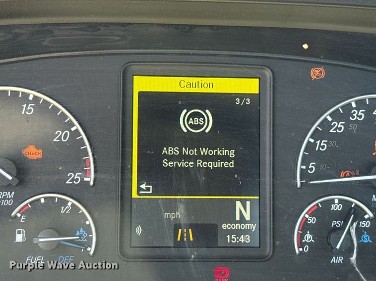 image for item EJ4575 2021 Freightliner Cascadia 126 semi truck