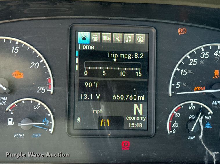 image for item EJ4575 2021 Freightliner Cascadia 126 semi truck