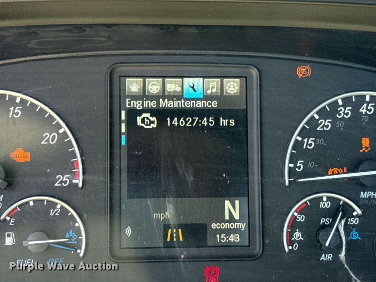 image for item EJ4575 2021 Freightliner Cascadia 126 semi truck