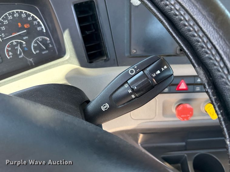 image for item EJ4575 2021 Freightliner Cascadia 126 semi truck