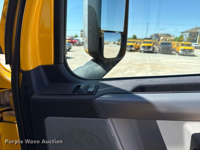 image for item EJ4575 2021 Freightliner Cascadia 126 semi truck