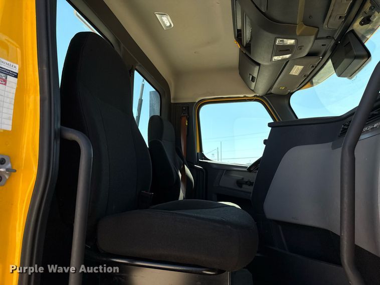 image for item EJ4575 2021 Freightliner Cascadia 126 semi truck