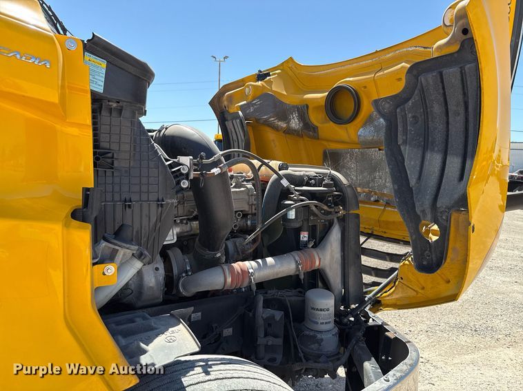 image for item EJ4575 2021 Freightliner Cascadia 126 semi truck