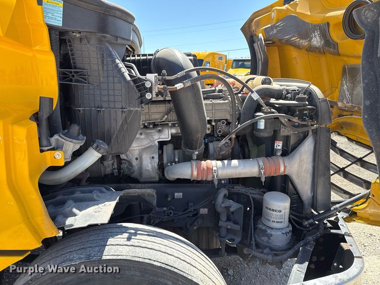 image for item EJ4575 2021 Freightliner Cascadia 126 semi truck