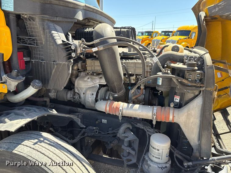 image for item EJ4575 2021 Freightliner Cascadia 126 semi truck