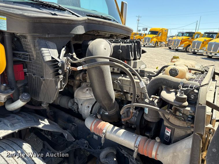 image for item EJ4575 2021 Freightliner Cascadia 126 semi truck