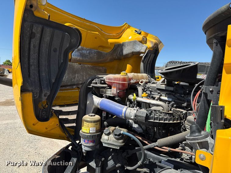 image for item EJ4575 2021 Freightliner Cascadia 126 semi truck