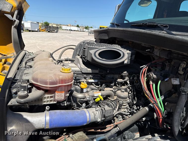 image for item EJ4575 2021 Freightliner Cascadia 126 semi truck