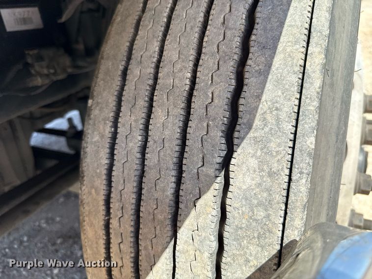 image for item EJ4575 2021 Freightliner Cascadia 126 semi truck