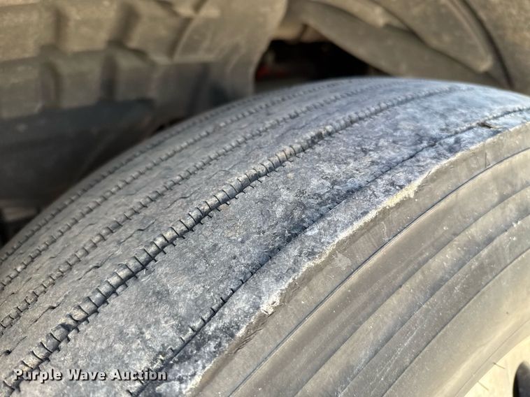 image for item EJ4575 2021 Freightliner Cascadia 126 semi truck