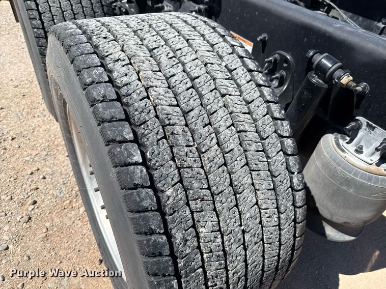 image for item EJ4575 2021 Freightliner Cascadia 126 semi truck