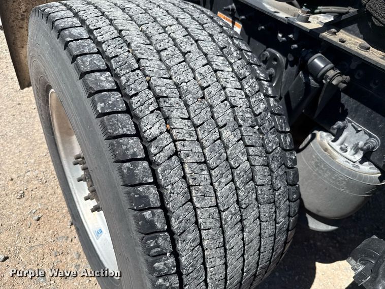 image for item EJ4575 2021 Freightliner Cascadia 126 semi truck