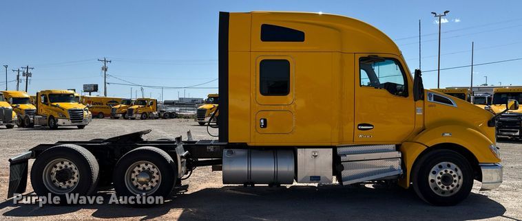 image for item EJ4576 2022 Kenworth T680 semi truck