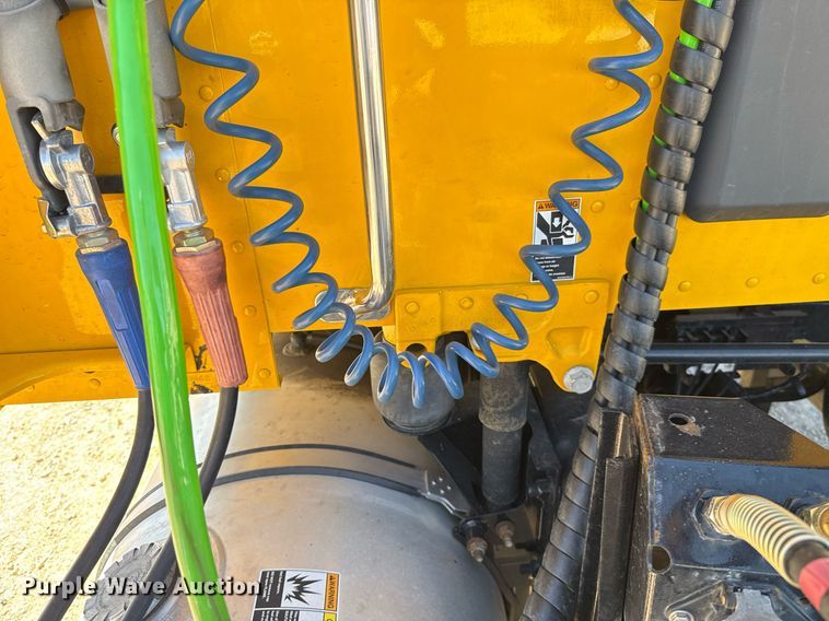 image for item EJ4576 2022 Kenworth T680 semi truck