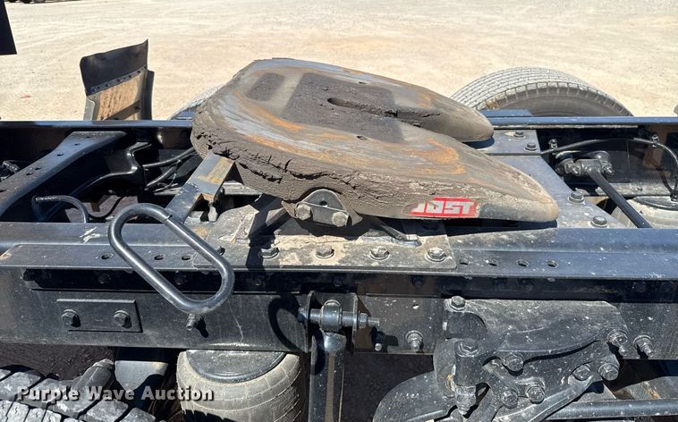 image for item EJ4576 2022 Kenworth T680 semi truck