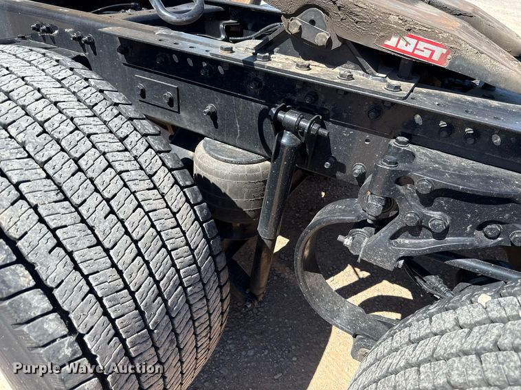 image for item EJ4576 2022 Kenworth T680 semi truck