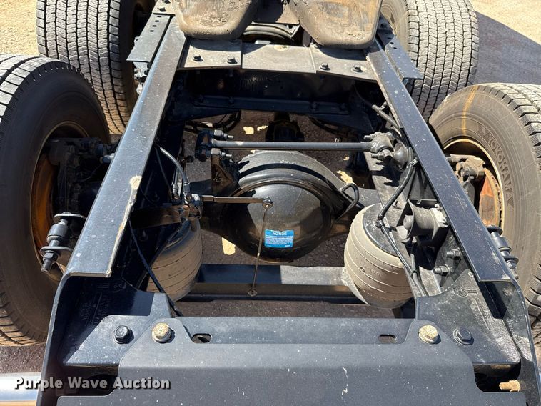 image for item EJ4576 2022 Kenworth T680 semi truck