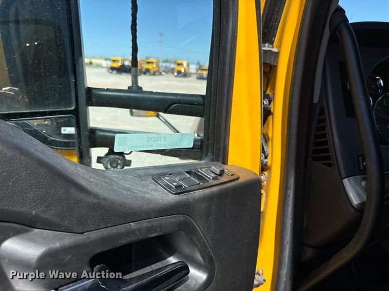 image for item EJ4576 2022 Kenworth T680 semi truck