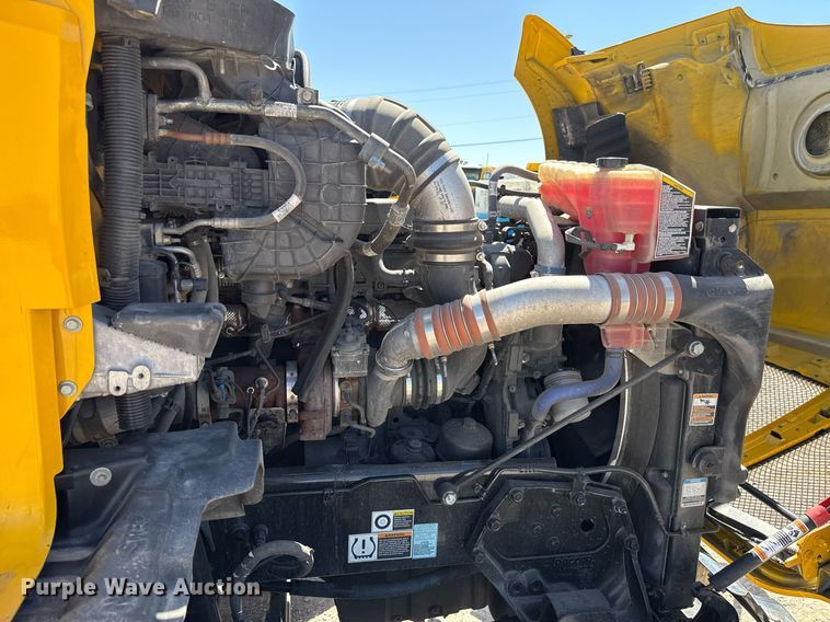 image for item EJ4576 2022 Kenworth T680 semi truck