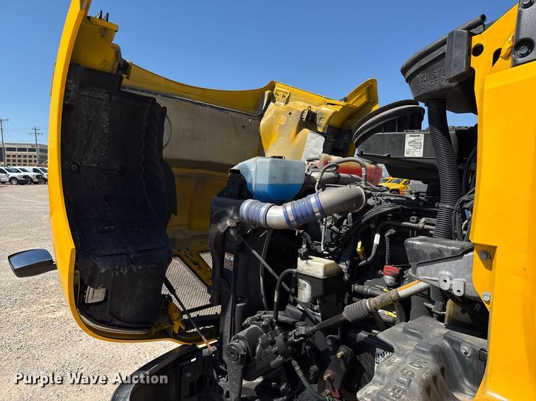 image for item EJ4576 2022 Kenworth T680 semi truck