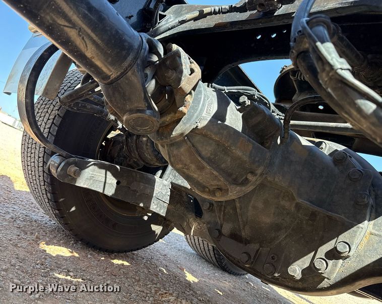 image for item EJ4576 2022 Kenworth T680 semi truck