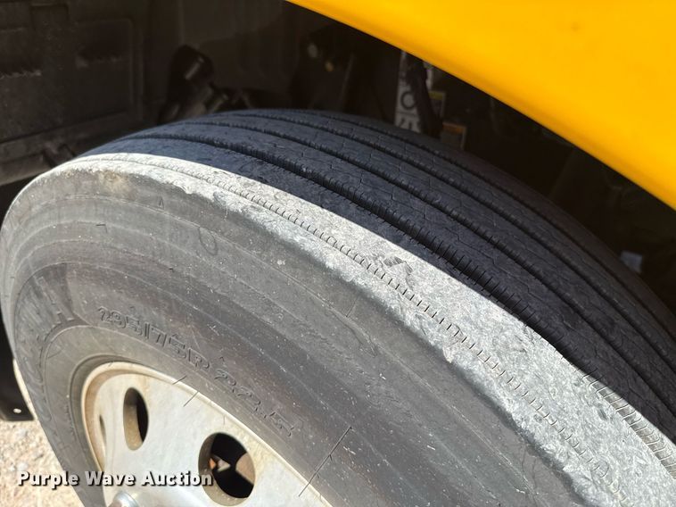 image for item EJ4576 2022 Kenworth T680 semi truck