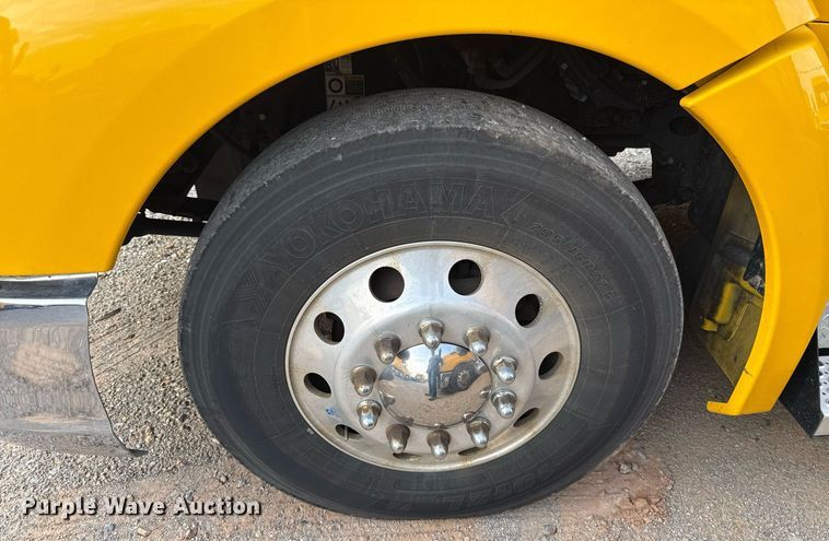 image for item EJ4576 2022 Kenworth T680 semi truck