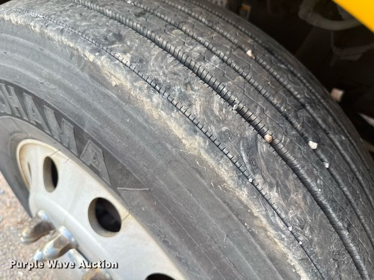 image for item EJ4576 2022 Kenworth T680 semi truck