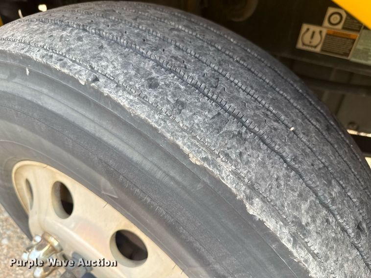 image for item EJ4576 2022 Kenworth T680 semi truck