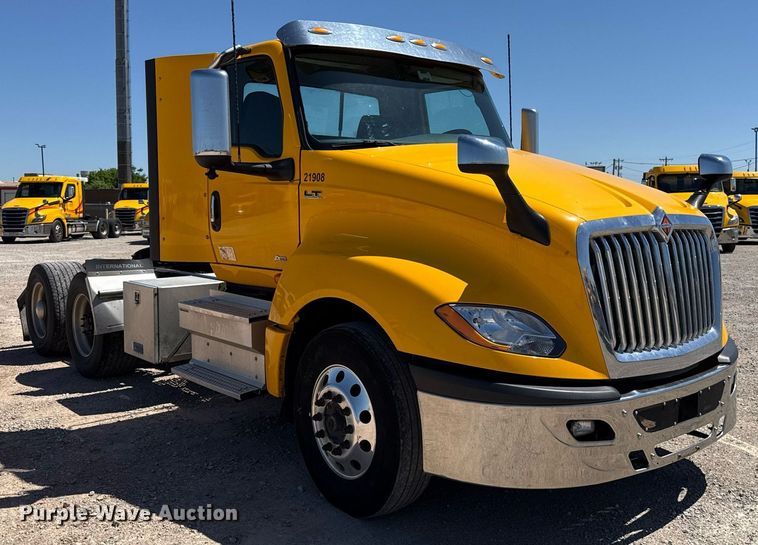 image for item EJ4577 2021 International LT625 semi truck