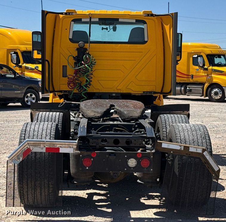 image for item EJ4577 2021 International LT625 semi truck