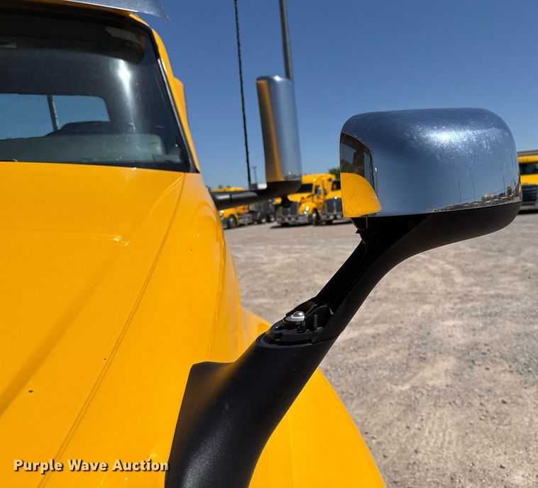 image for item EJ4577 2021 International LT625 semi truck