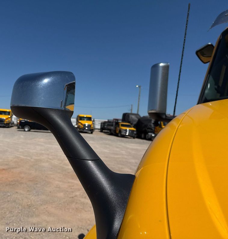 image for item EJ4577 2021 International LT625 semi truck