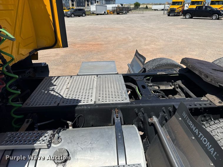 image for item EJ4577 2021 International LT625 semi truck