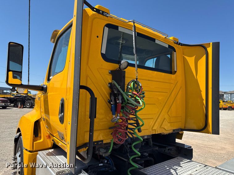 image for item EJ4577 2021 International LT625 semi truck