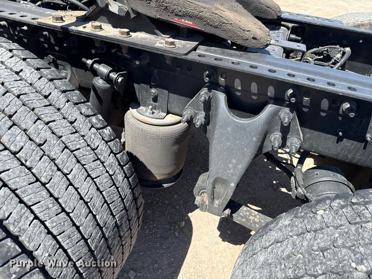 image for item EJ4577 2021 International LT625 semi truck