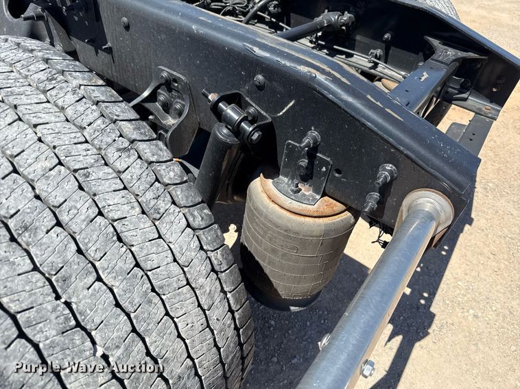 image for item EJ4577 2021 International LT625 semi truck