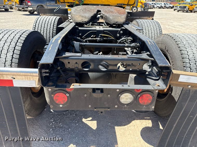 image for item EJ4577 2021 International LT625 semi truck