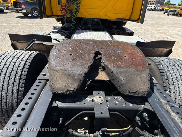 image for item EJ4577 2021 International LT625 semi truck