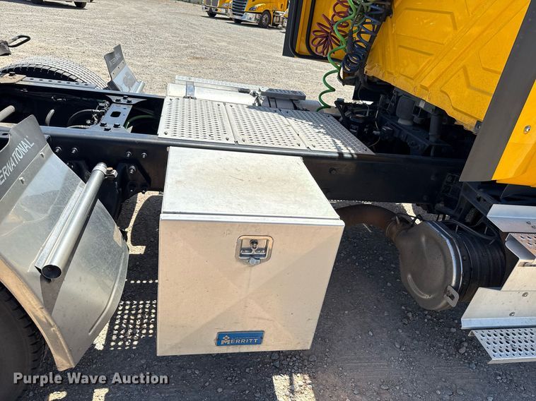 image for item EJ4577 2021 International LT625 semi truck