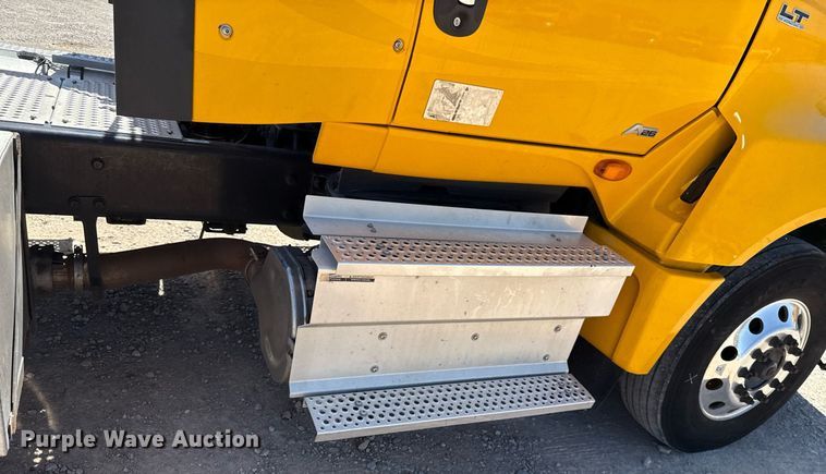 image for item EJ4577 2021 International LT625 semi truck