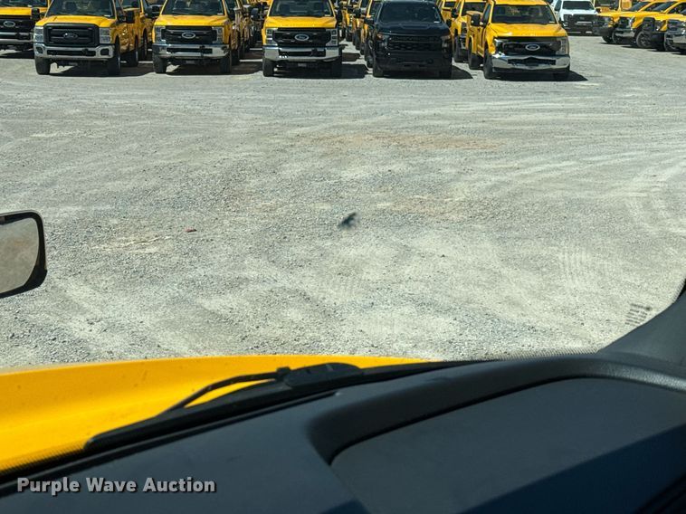 image for item EJ4577 2021 International LT625 semi truck