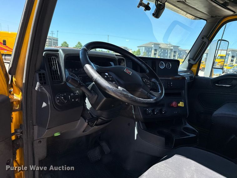 image for item EJ4577 2021 International LT625 semi truck